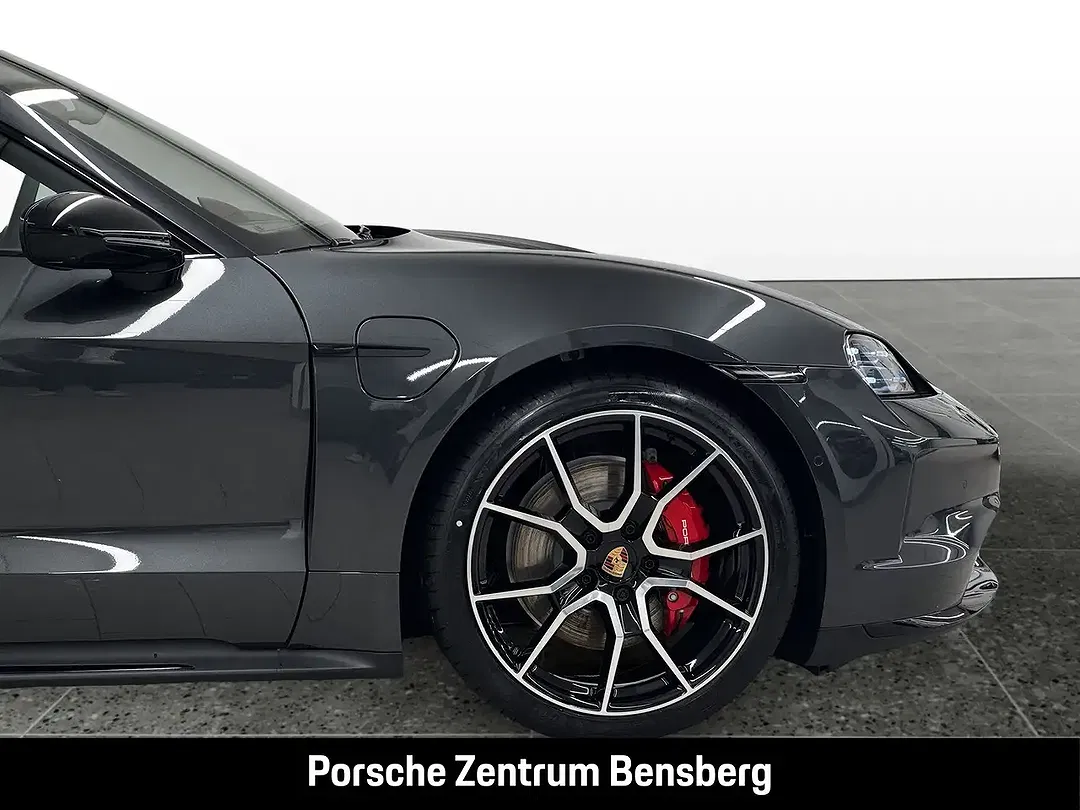 Porsche Taycan - Thumbnail 12