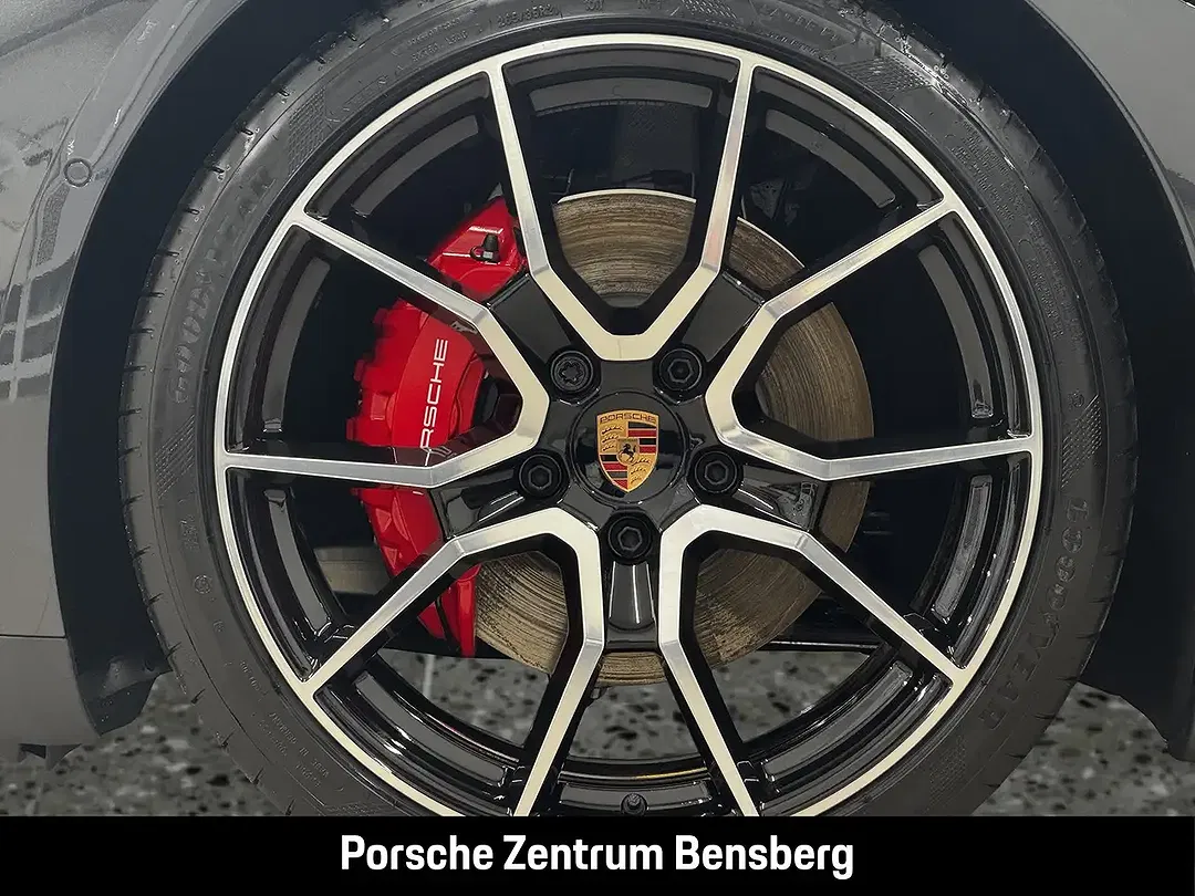 Porsche Taycan - Thumbnail 13