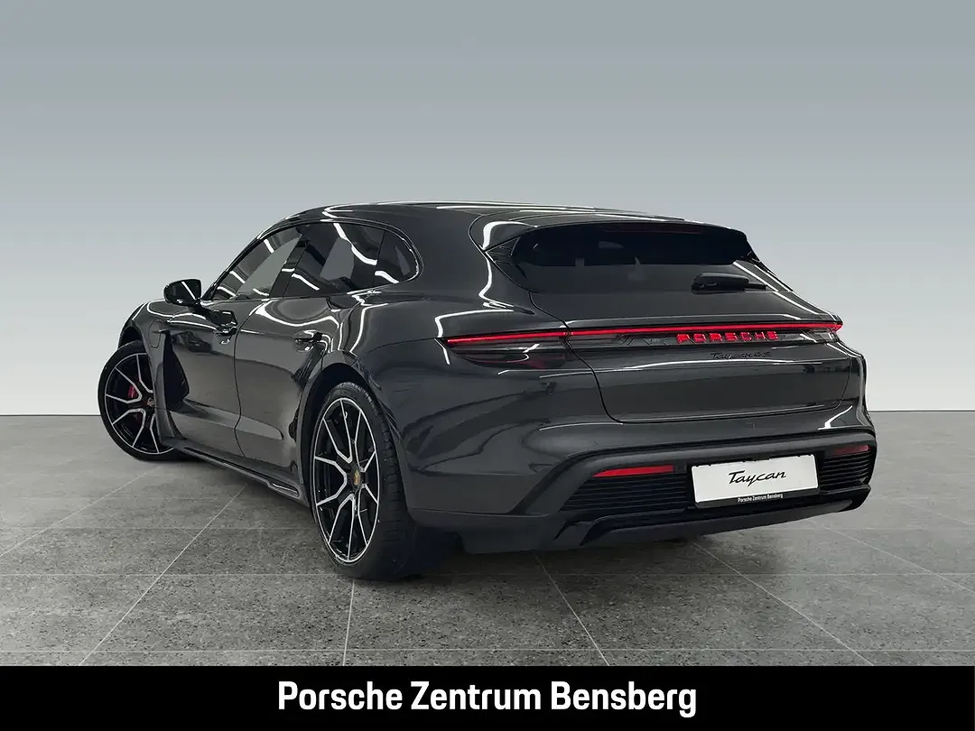 Porsche Taycan - Thumbnail 3