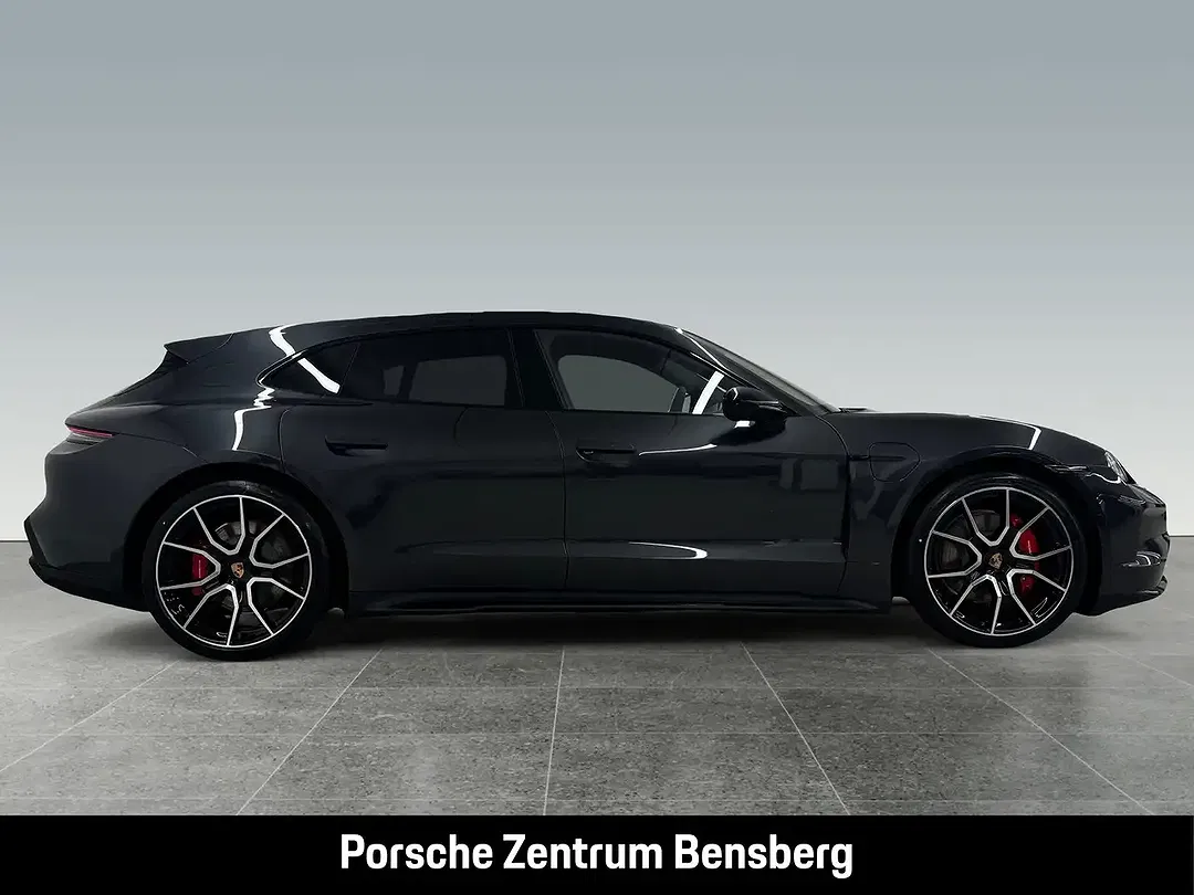 Porsche Taycan - Thumbnail 4