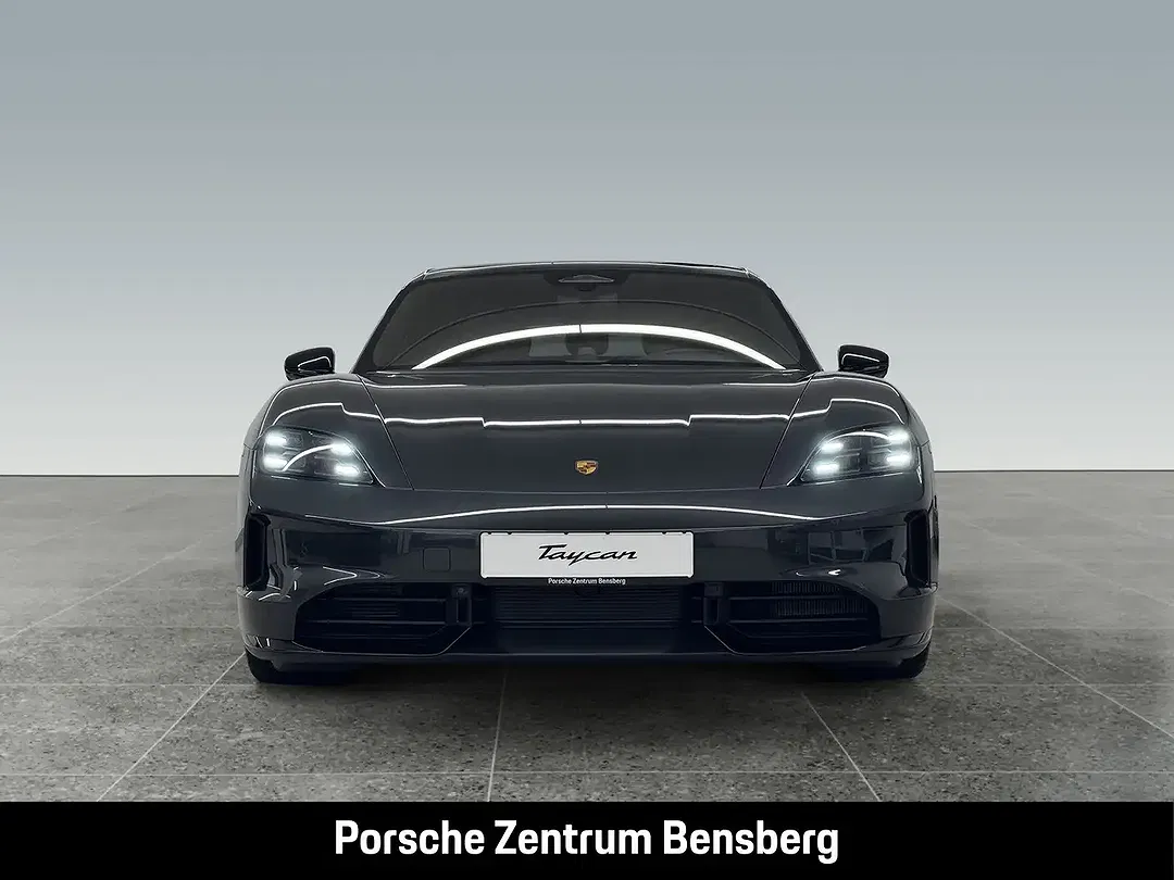 Porsche Taycan - Thumbnail 6