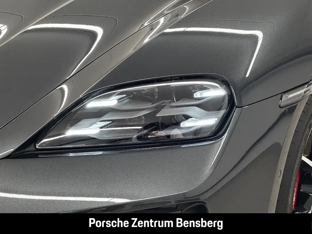 Porsche Taycan - Thumbnail 8