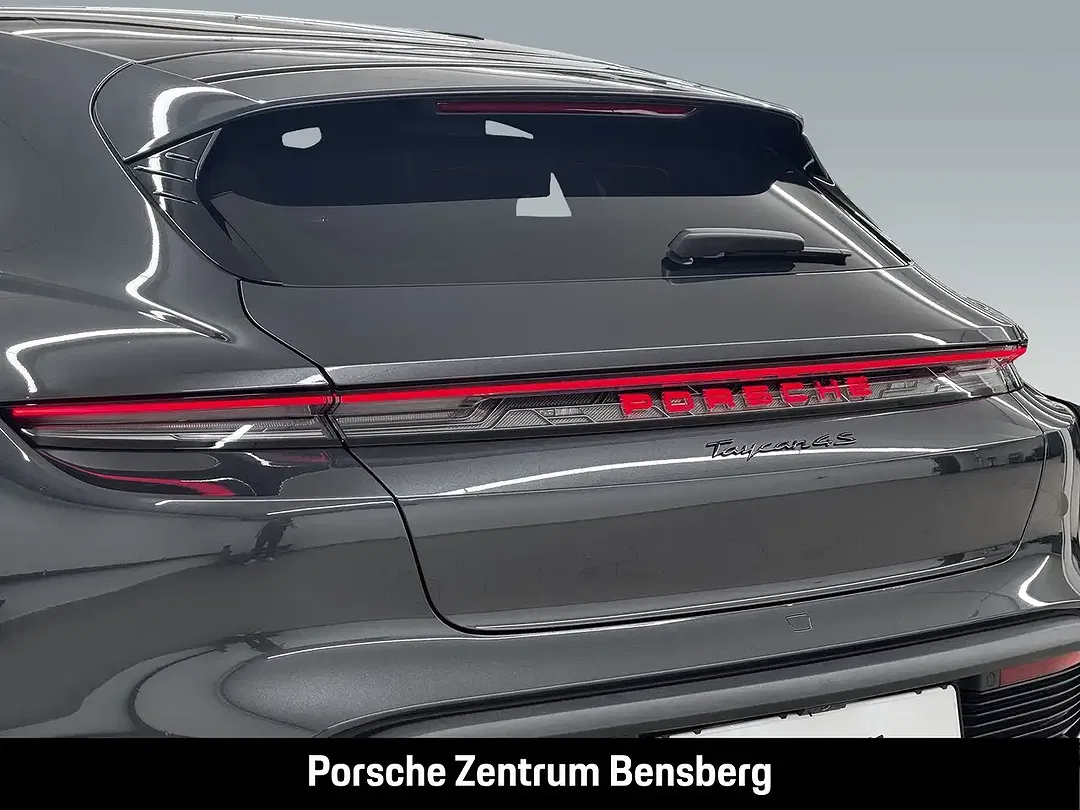 Porsche Taycan - Thumbnail 9