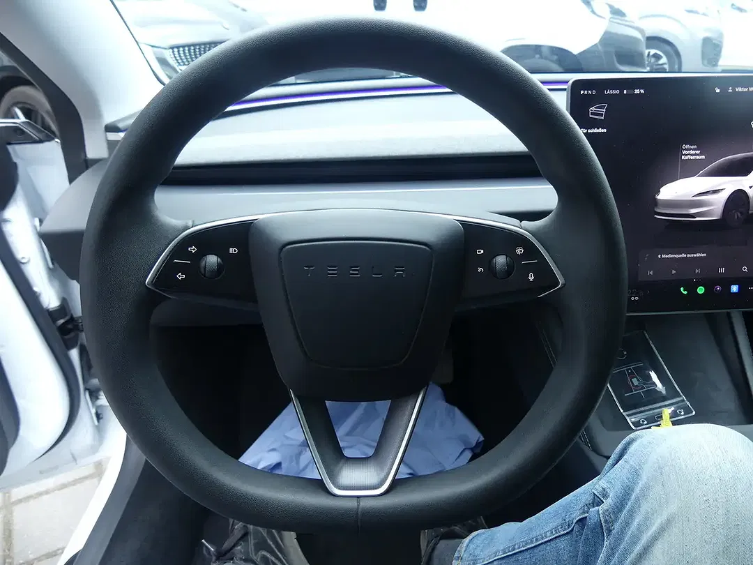 Tesla Model 3 - Thumbnail 12