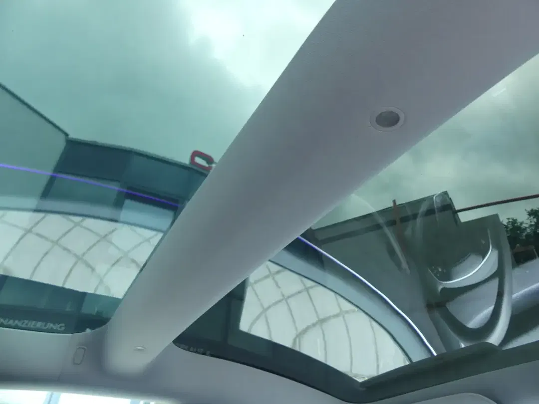 Tesla Model 3 - Thumbnail 13