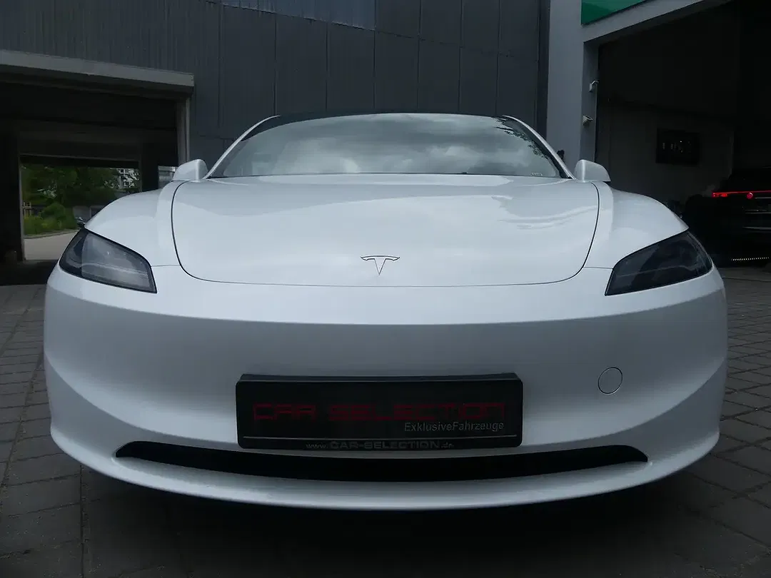 Tesla Model 3 - Thumbnail 14