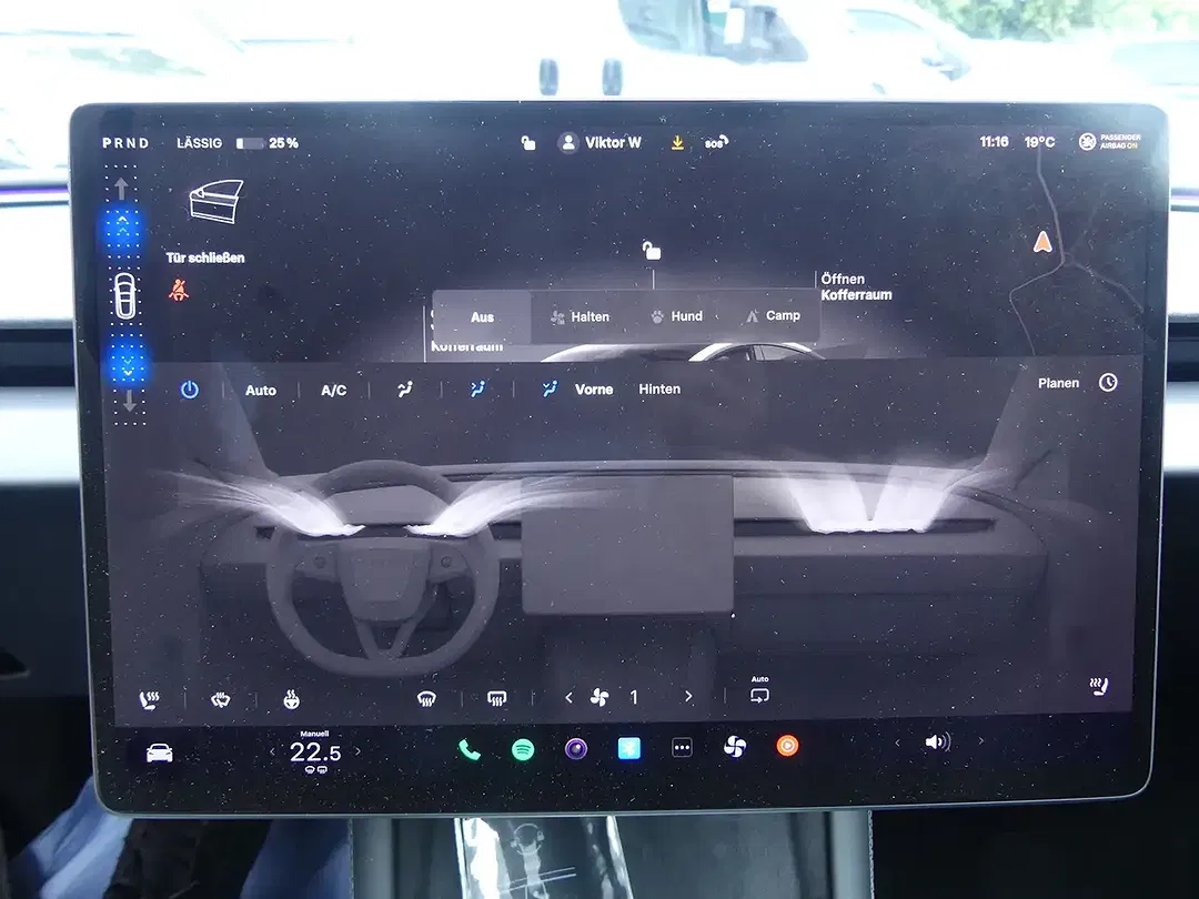 Tesla Model 3 - Thumbnail 7