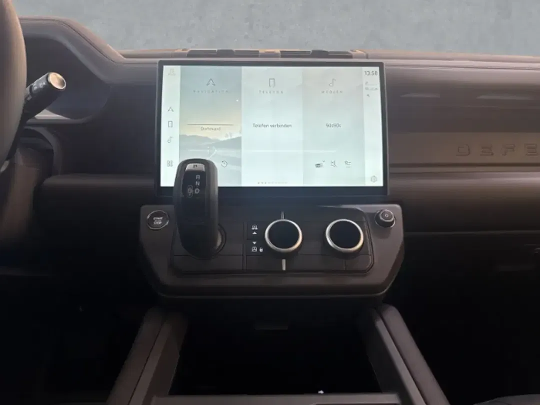Land Rover Defender - Thumbnail 13