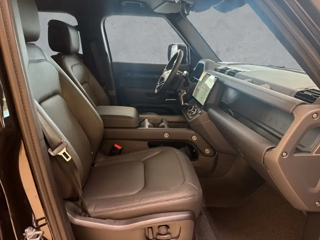 Land Rover Defender - Thumbnail 3