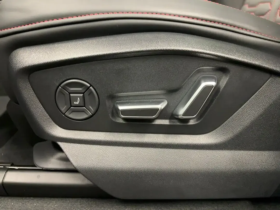 Audi RS Q8 - Thumbnail 12
