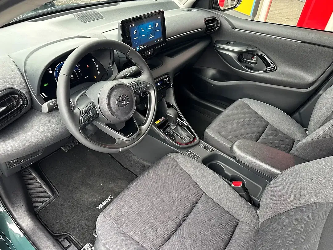 Toyota Yaris - Thumbnail 10