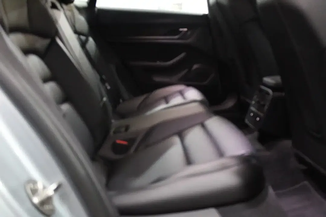 Porsche Taycan - Thumbnail 11