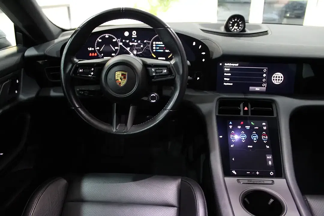 Porsche Taycan - Thumbnail 12