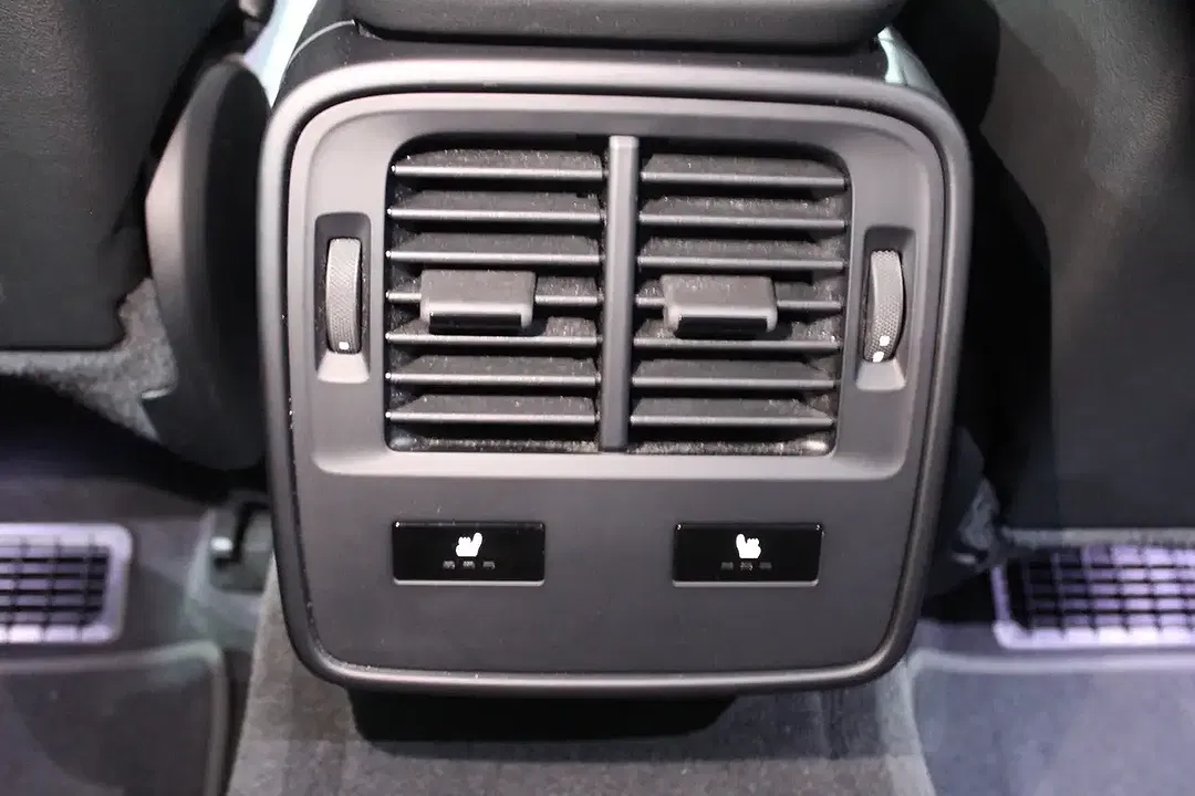Porsche Taycan - Thumbnail 13