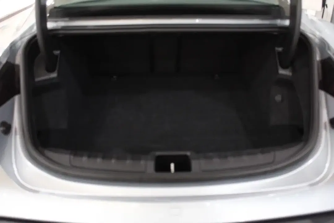 Porsche Taycan - Thumbnail 5