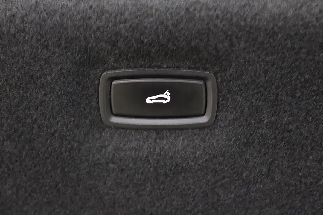Porsche Taycan - Thumbnail 6