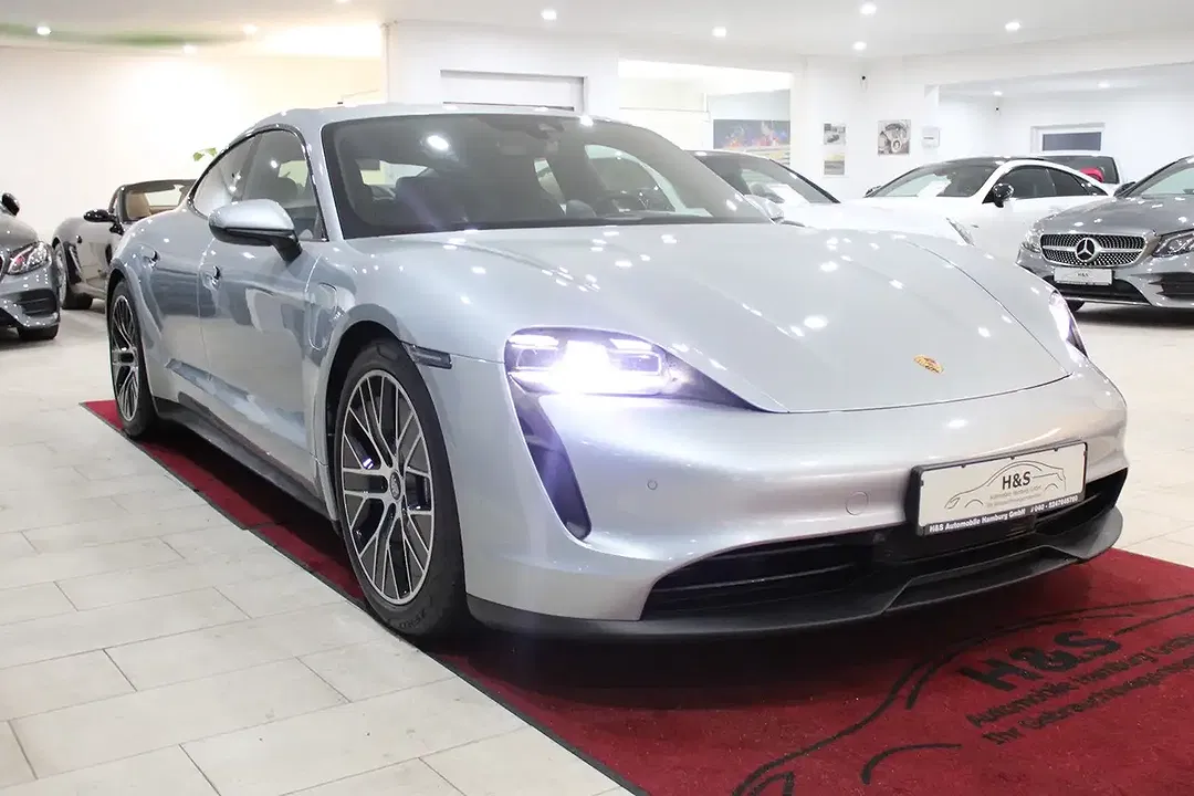 Porsche Taycan - Thumbnail 7