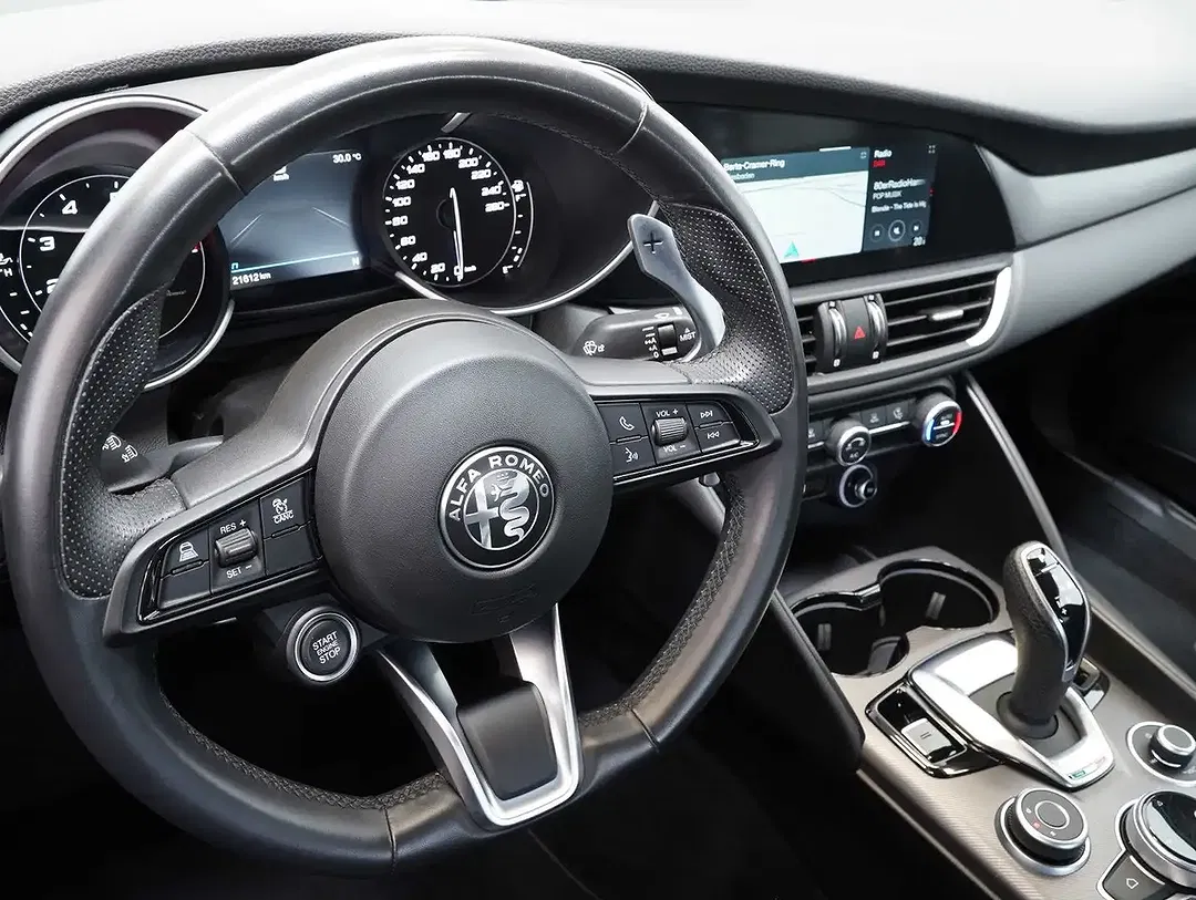 Alfa Romeo Giulia - Thumbnail 6