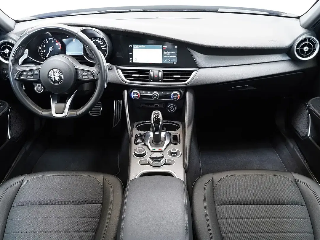 Alfa Romeo Giulia - Thumbnail 8