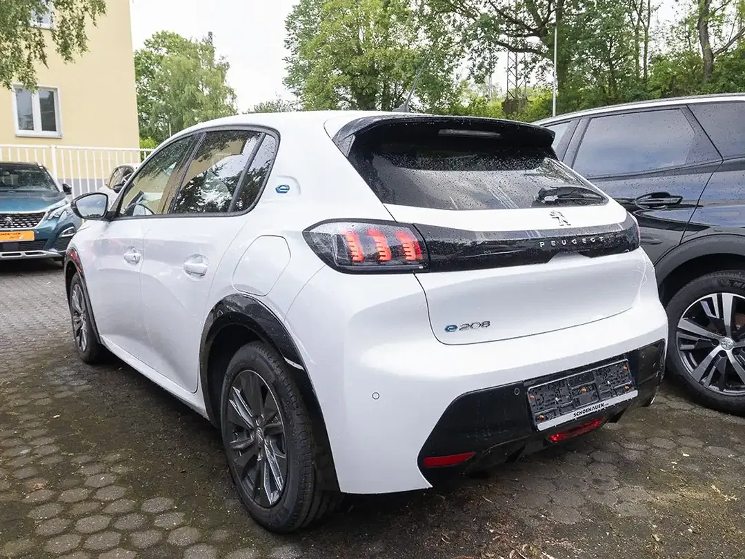 Peugeot 208 - Thumbnail 2