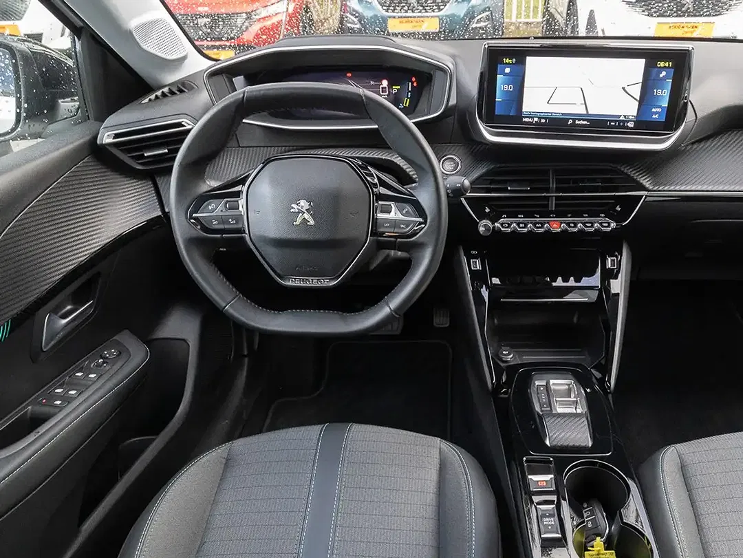 Peugeot 208 - Thumbnail 6