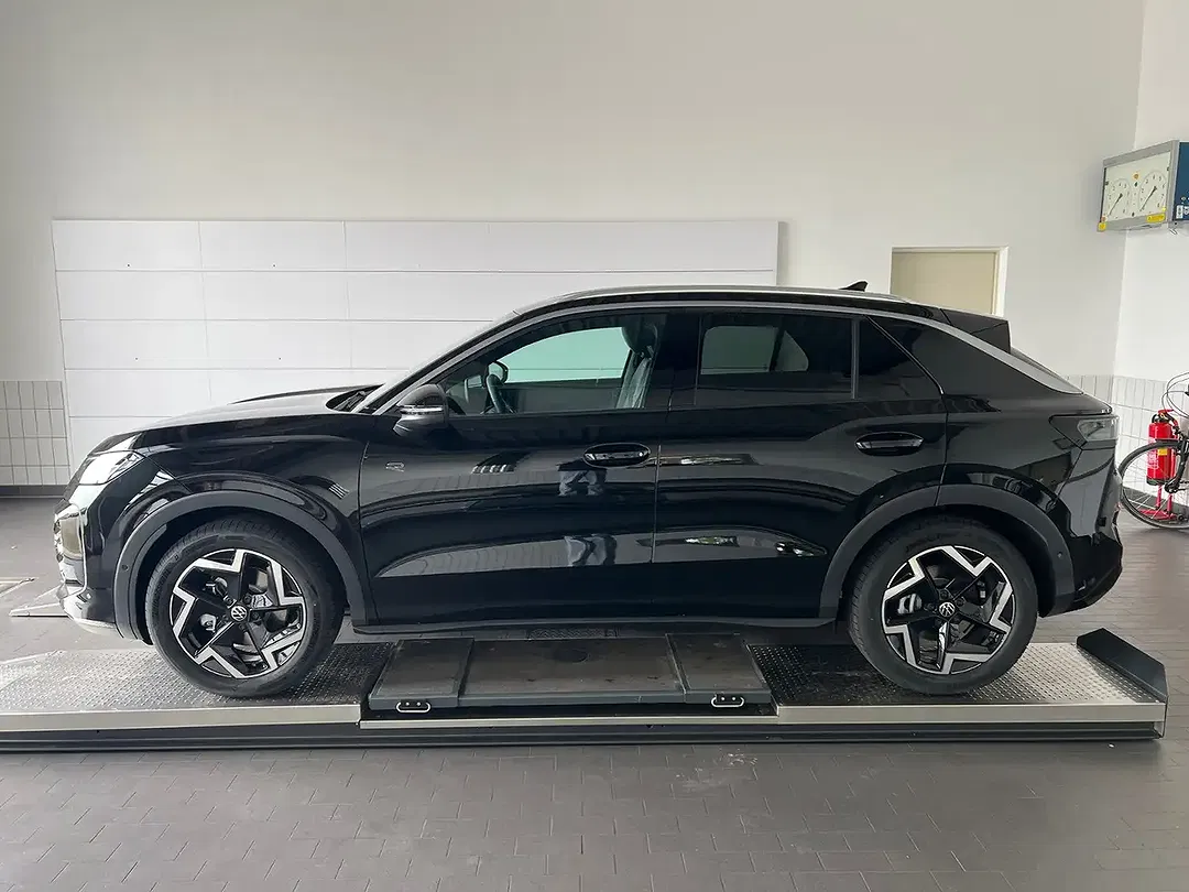 Volkswagen T-Roc - Thumbnail 2