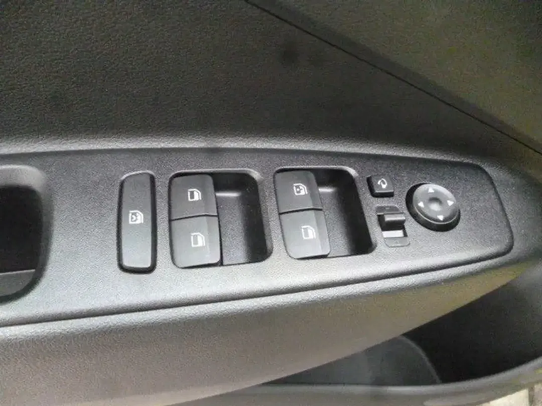Hyundai i10 - Thumbnail 6