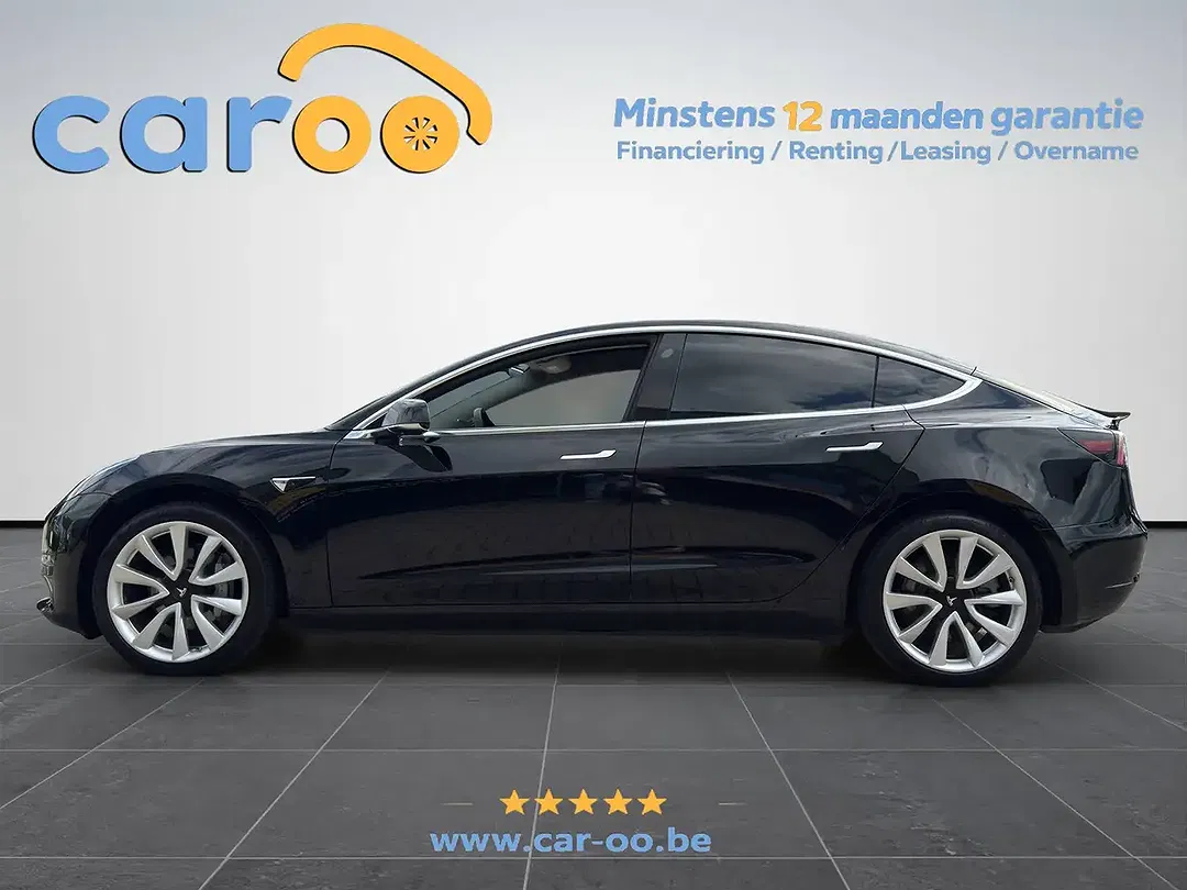 Tesla Model 3 - Thumbnail 3
