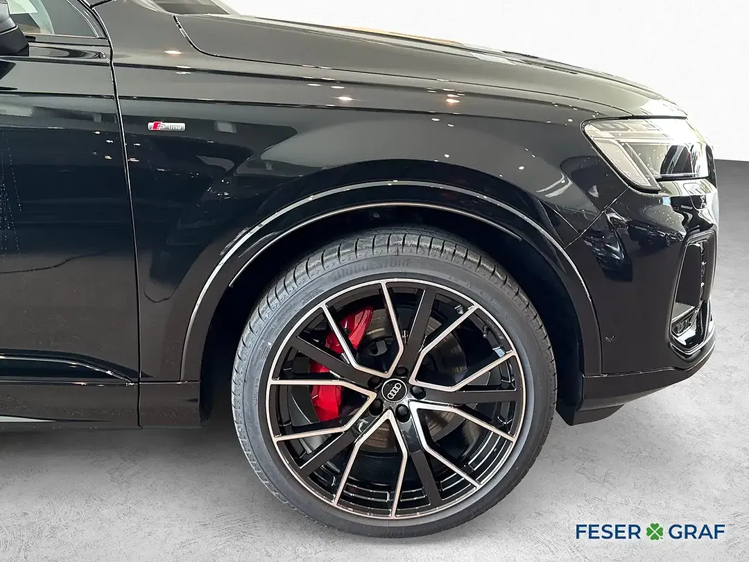 Audi Q7 - Thumbnail 4