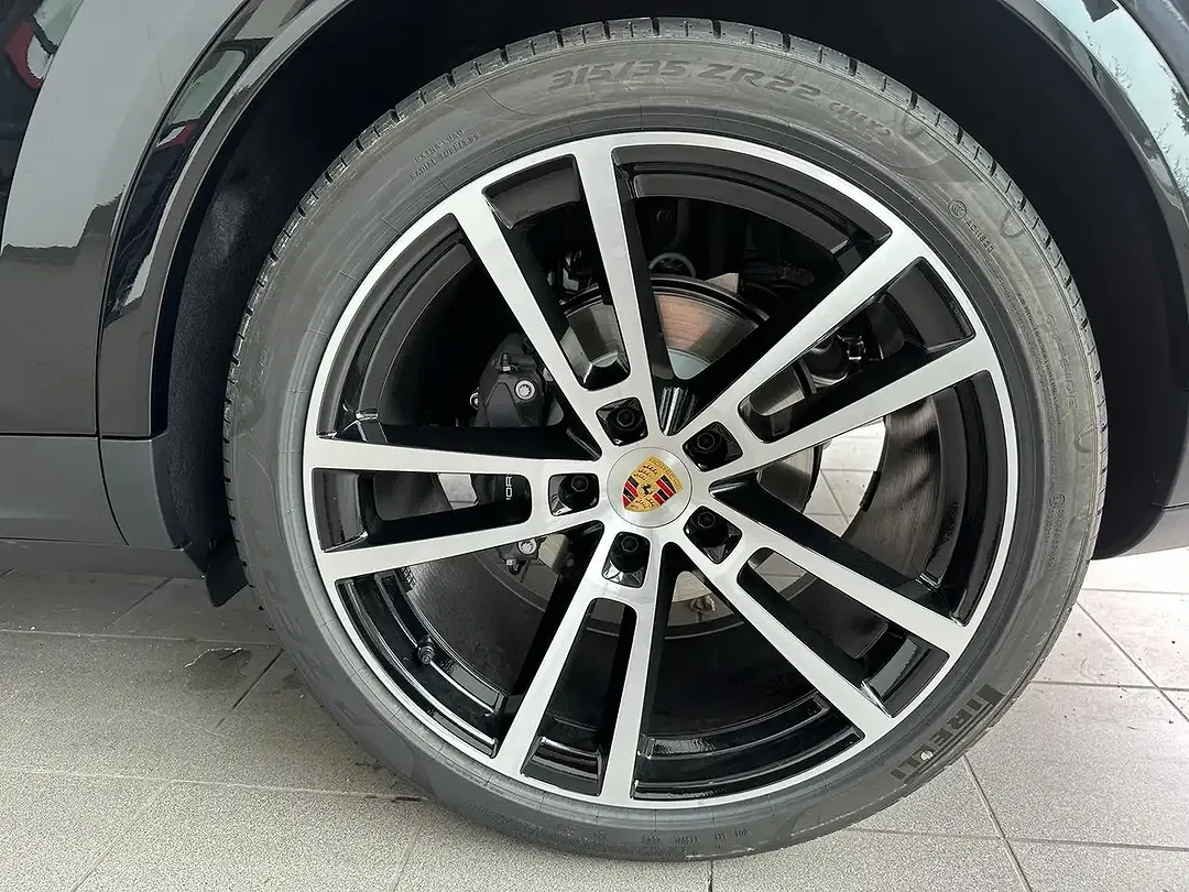 Porsche Cayenne - Thumbnail 3