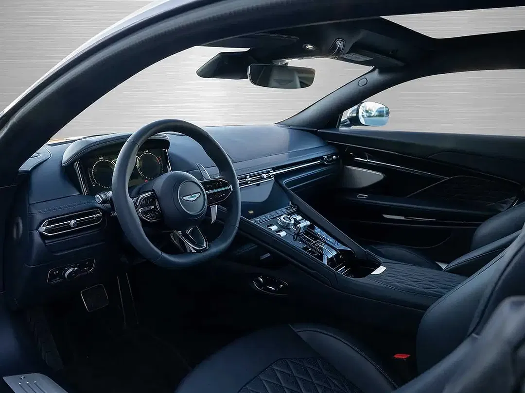 Aston Martin DB12 - Thumbnail 3