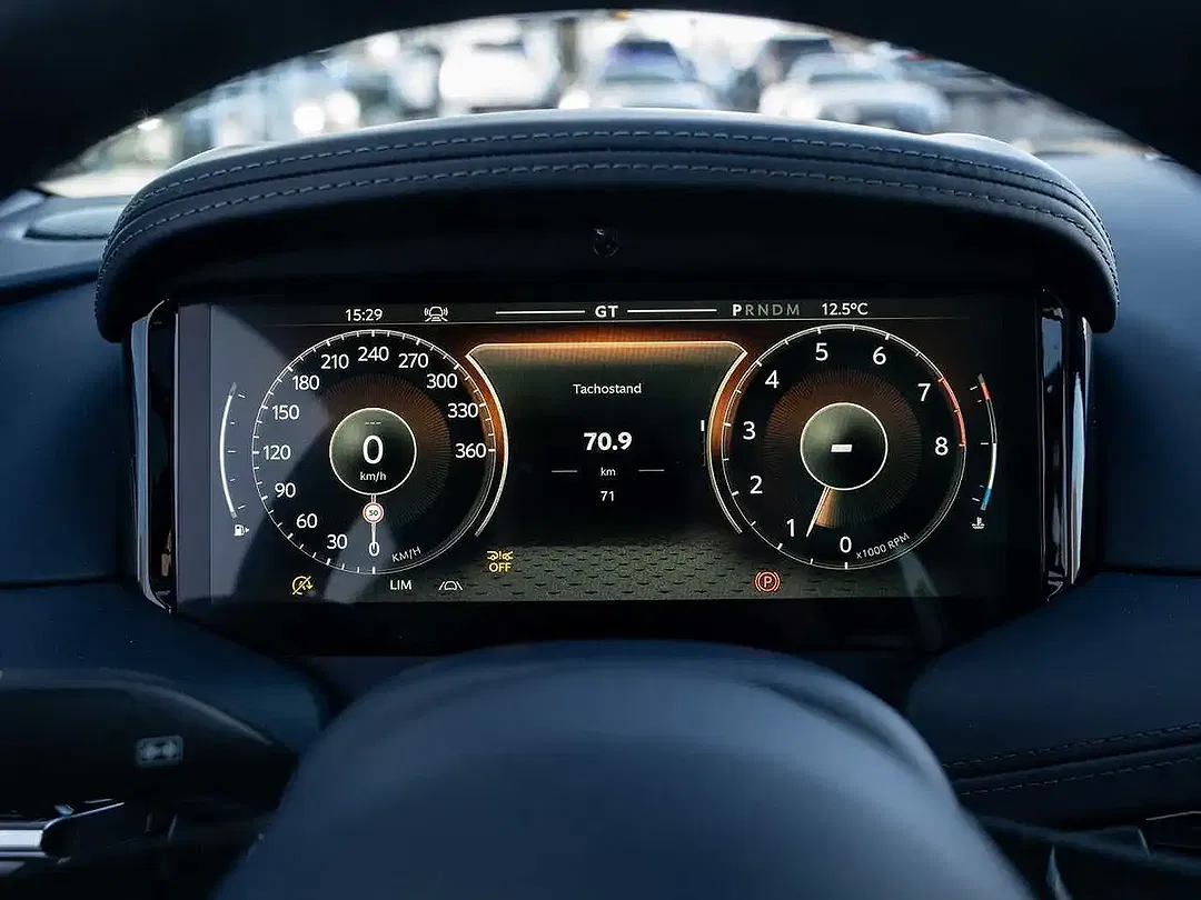 Aston Martin DB12 - Thumbnail 6