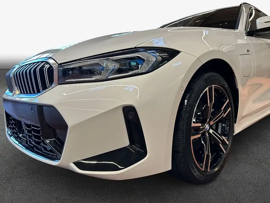 BMW 330 - Thumbnail 6