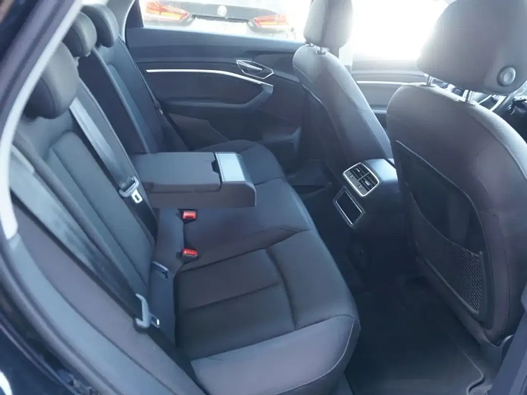 Audi e-tron - Thumbnail 13
