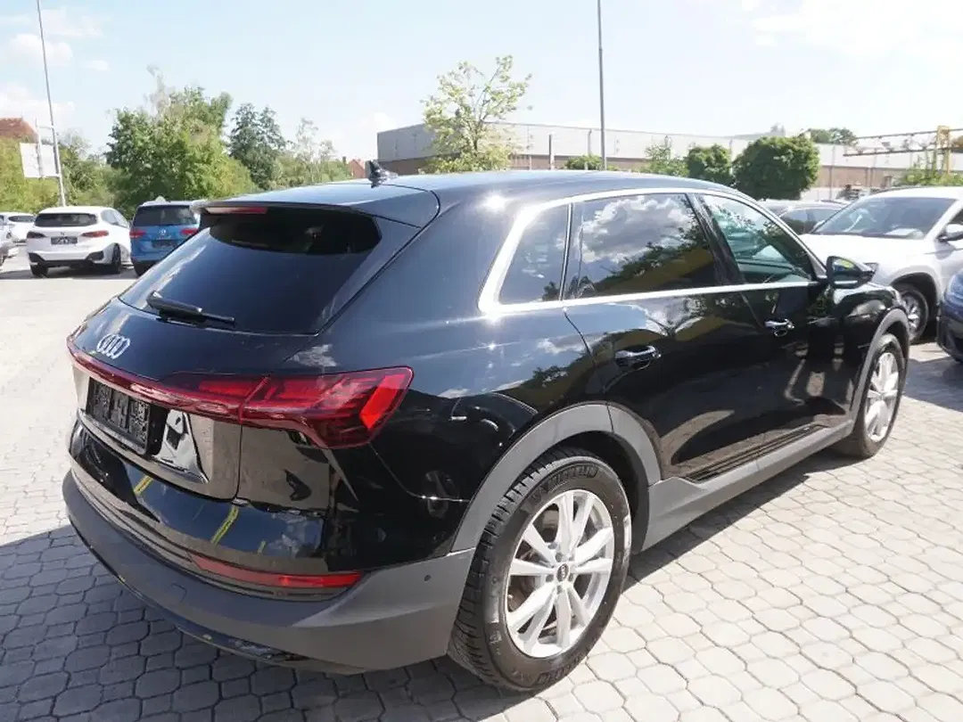 Audi e-tron - Thumbnail 4