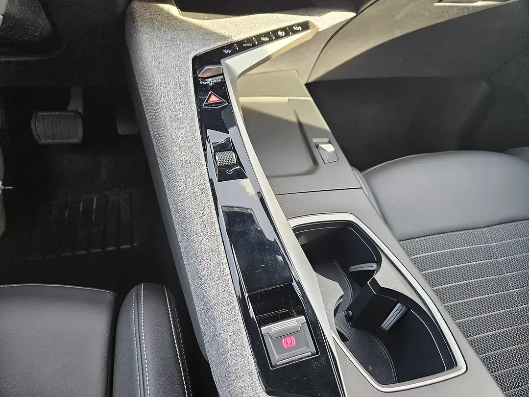 Peugeot 3008 - Thumbnail 10