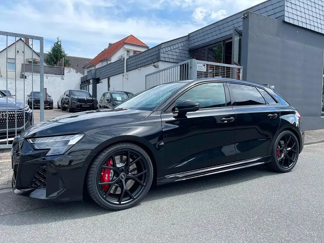Audi RS3 - Thumbnail 1
