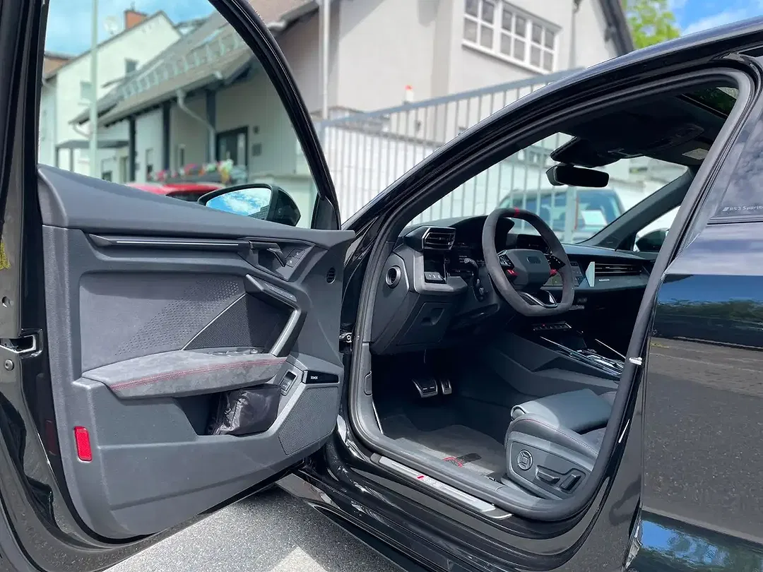 Audi RS3 - Thumbnail 3