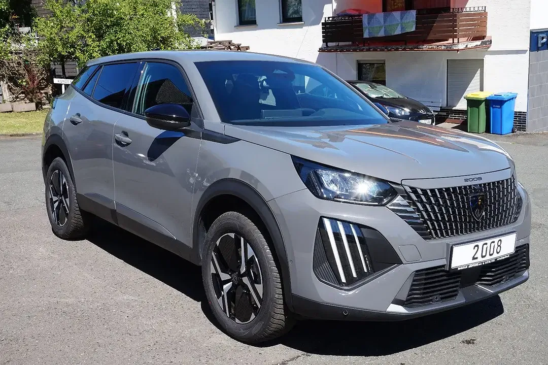 Peugeot 2008 - Thumbnail 3