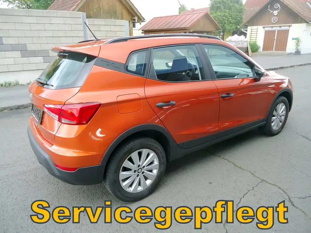 SEAT Arona - Thumbnail 4