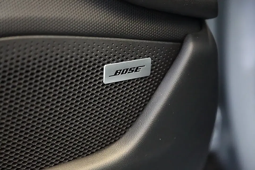 Porsche Taycan - Thumbnail 11