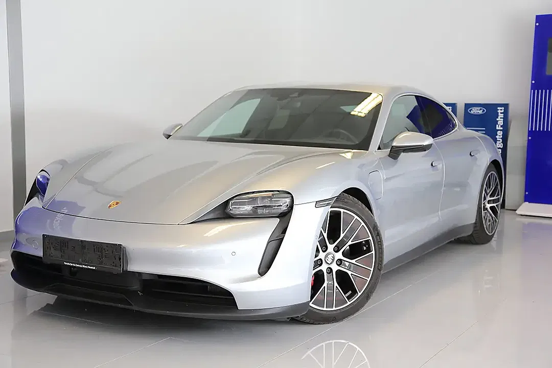 Porsche Taycan - Thumbnail 2