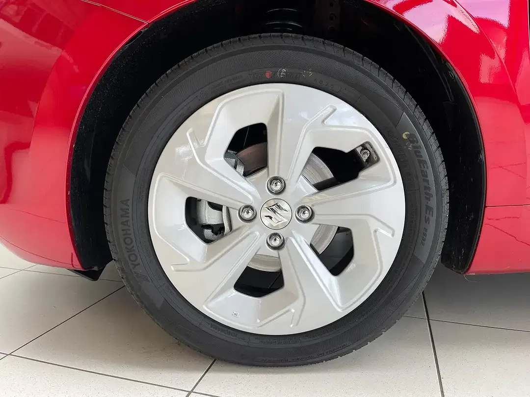 Suzuki Swift - Thumbnail 8