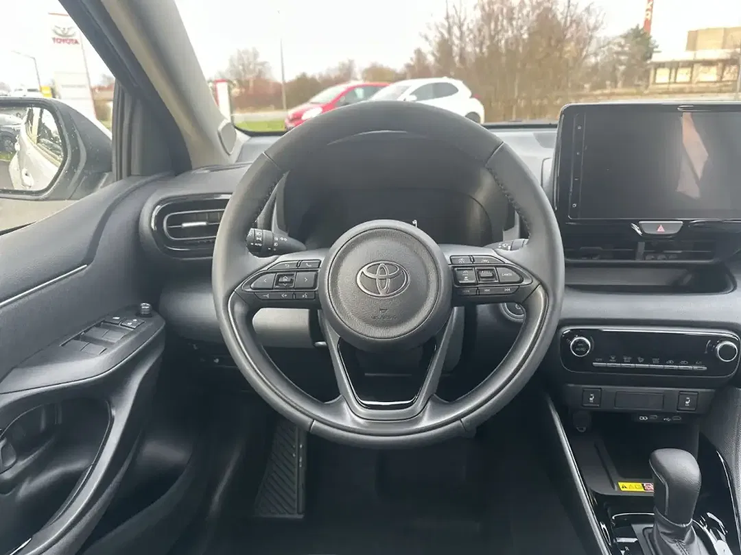 Toyota Yaris - Thumbnail 9