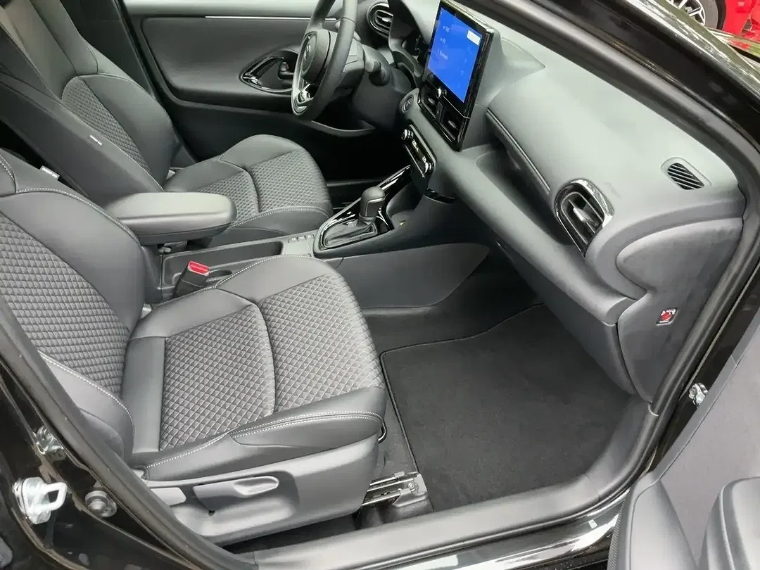 Toyota Yaris - Thumbnail 11