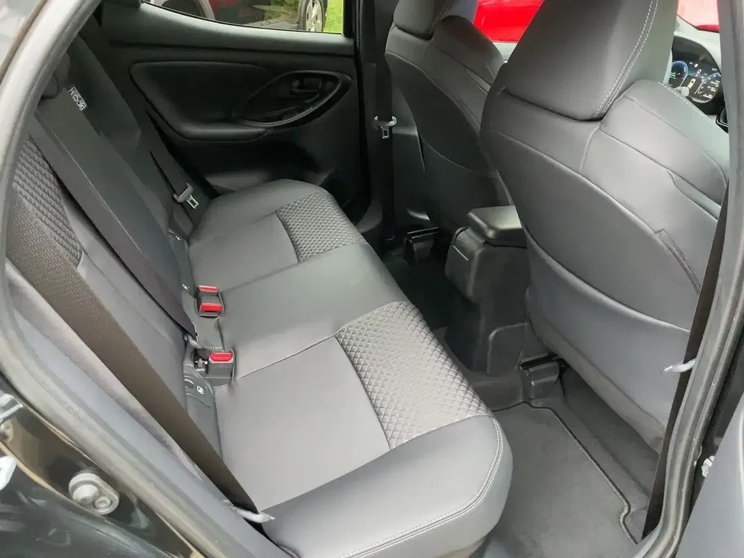 Toyota Yaris - Thumbnail 12