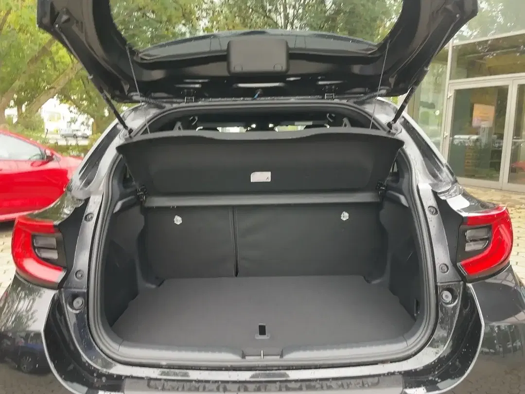 Toyota Yaris - Thumbnail 13