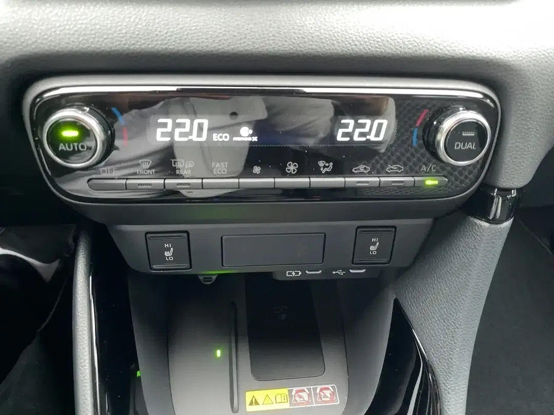 Toyota Yaris - Thumbnail 14