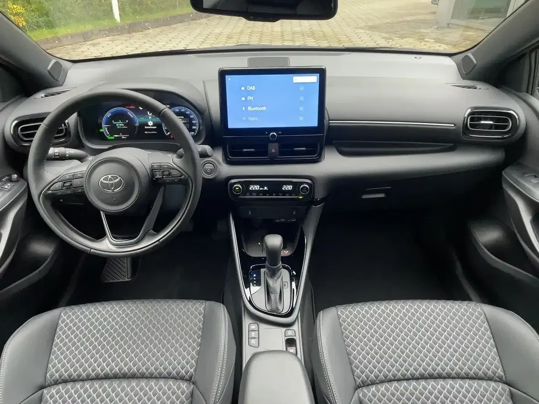 Toyota Yaris - Thumbnail 8