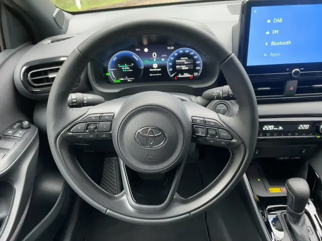 Toyota Yaris - Thumbnail 9